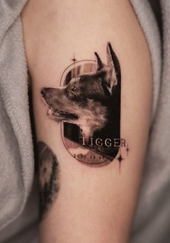 doberman portrait tattoo on the upper arm