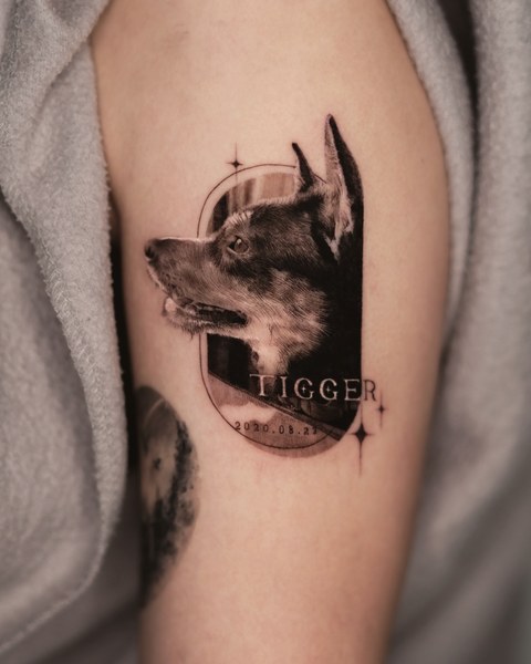 doberman portrait tattoo on the upper arm